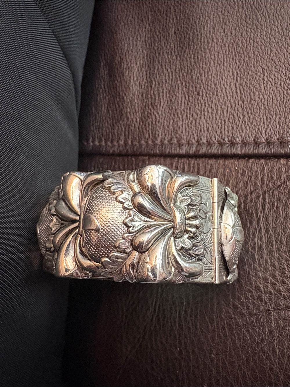 Ornate Silver Floral Hinged Cuff Bracelet Repousse Vargas? Whiting & Davis? - Picture 6 of 15